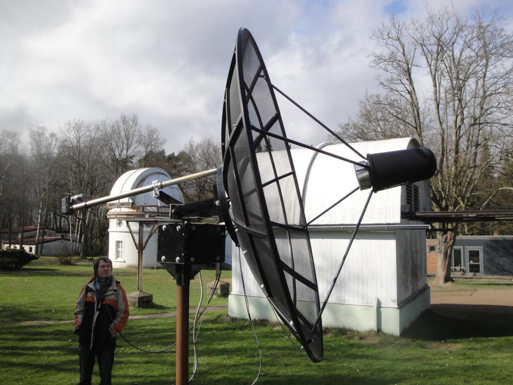 Small Radio Telescope (Photo: Gudrun Wolfschmidt)