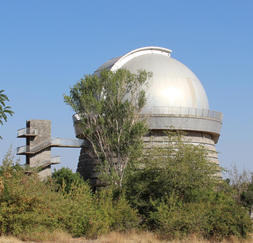 Dome of the 2.6-m-Cassegrain Reflector (Martina K´┐¢