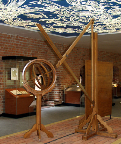 Replicas of Copernicus’ instruments in the Museu